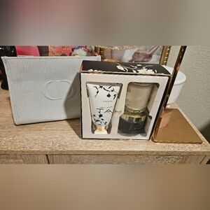 TAHARI- Luxury Home Fragrance Set - Black/White and DIOR Cosmetic Case